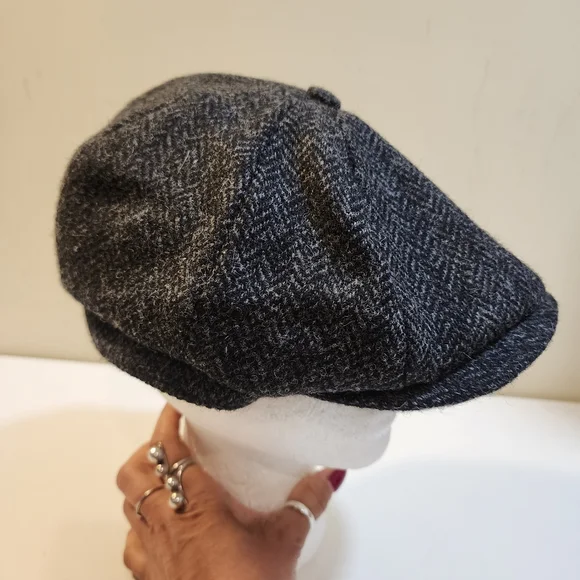 Classic Gray Herringbone Newsboy Cap - Picture 4 of 10